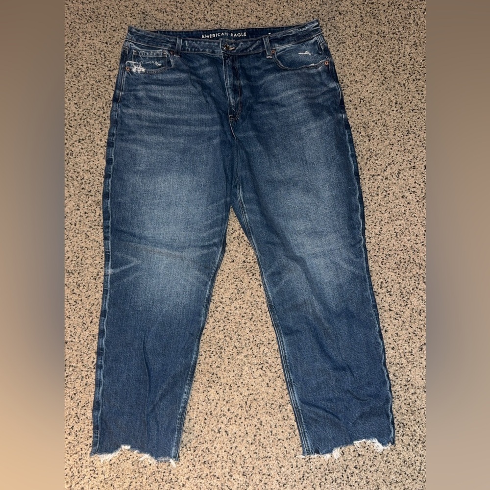 American Eagle Outfitters Women's Distressed Straight Leg Jeans NWT